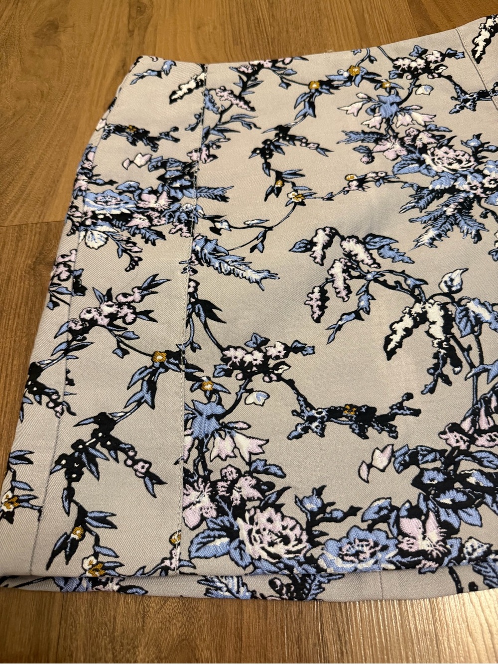 LOFT Beige Mini Skirt with Blue and Black Floral Pattern - Picture 4 of 8